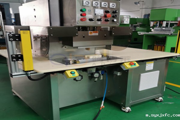 双头液袋焊接机